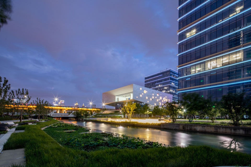 Landscape Design of Phase 1 of New Land on the South Bank of Suzhou Industrial Park by Qidi Design Group Beijing Branch Sanpeng Studio