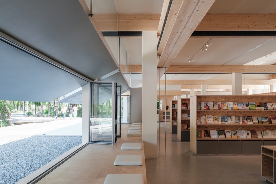 Xixi Goldmye Bookstore by Atelier Wen Arch
