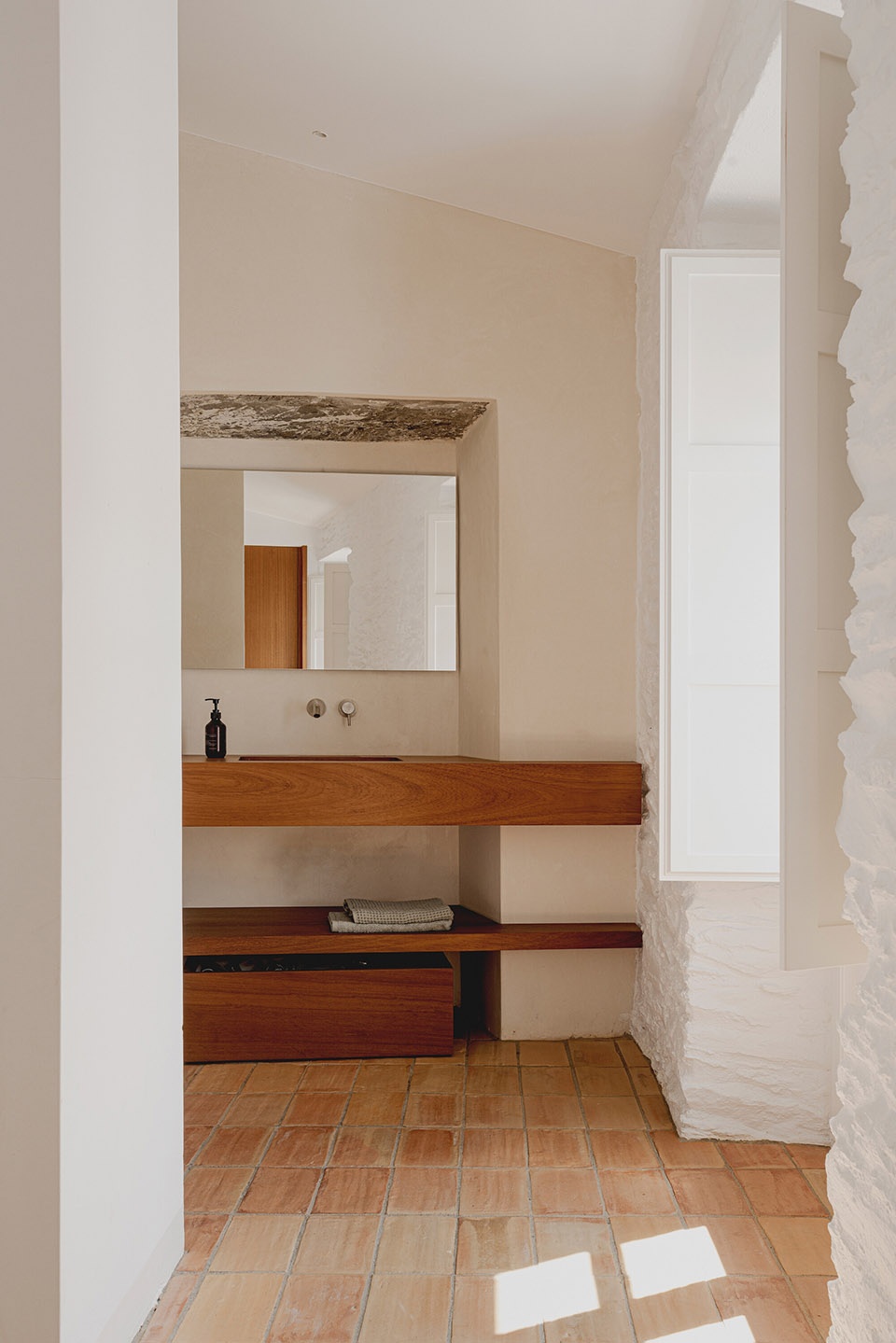 fishermans house in cadaques by bea portabella jordi pages
