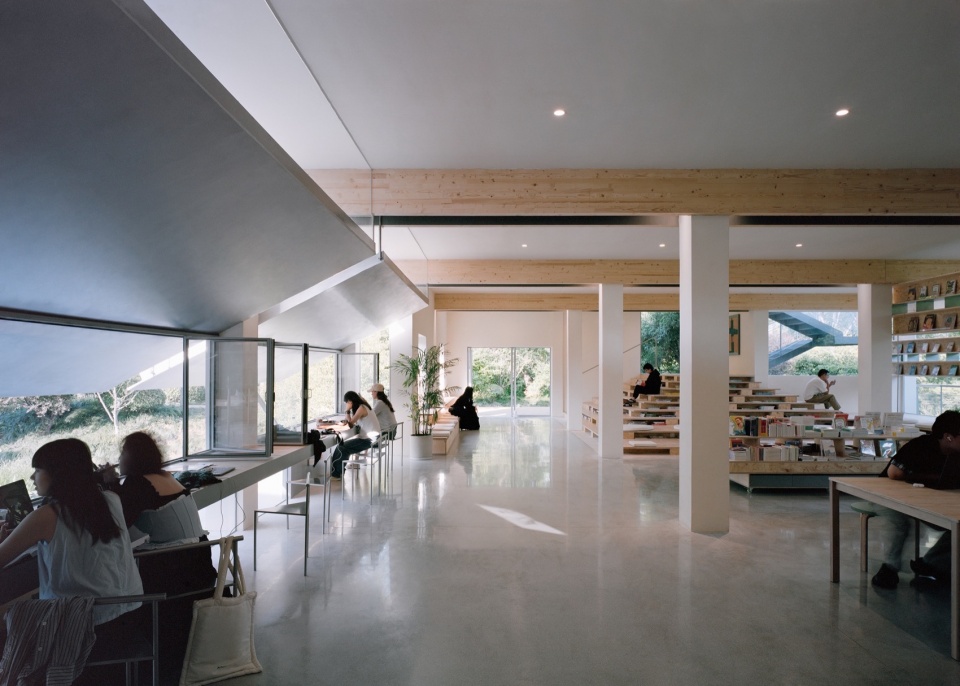 Xixi Goldmye Bookstore by Atelier Wen Arch
