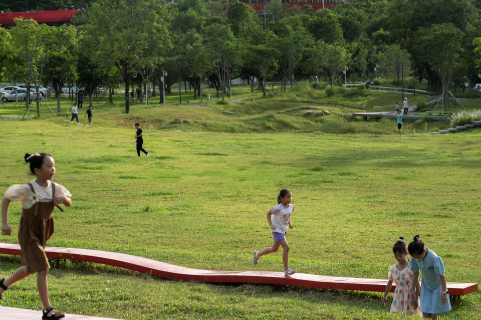 guangming hongqiao 1958 eco park by shenzhen zizu studio