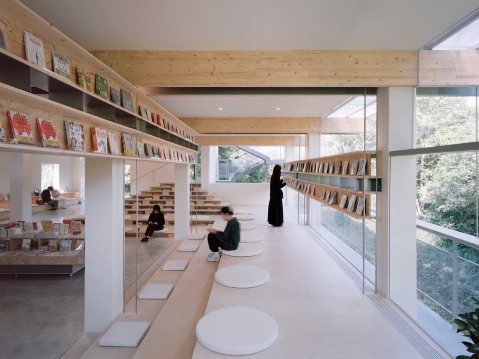 Xixi Goldmye Bookstore by Atelier Wen Arch