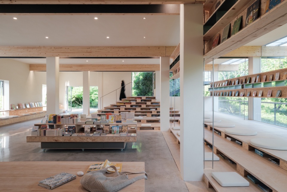 Xixi Goldmye Bookstore by Atelier Wen Arch