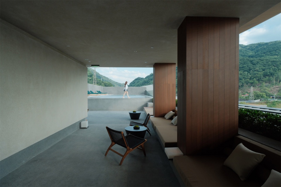 zephyrus art resort hotel by gwp architects
