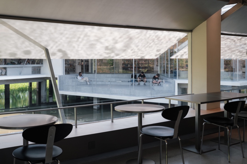Xixi Goldmye Bookstore by Atelier Wen Arch