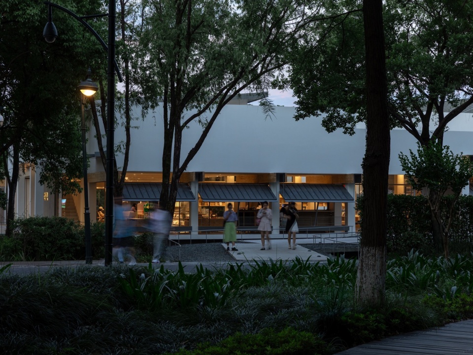 Xixi Goldmye Bookstore by Atelier Wen Arch