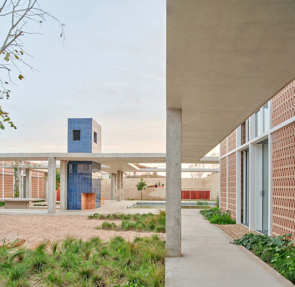 casa tres patis by twobo arquitectura