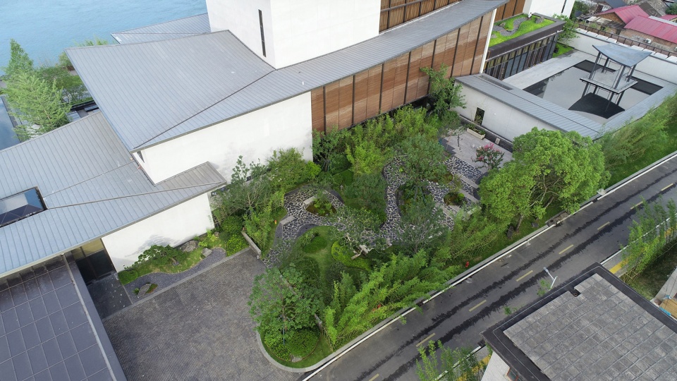 zephyrus art resort hotel by gwp architects