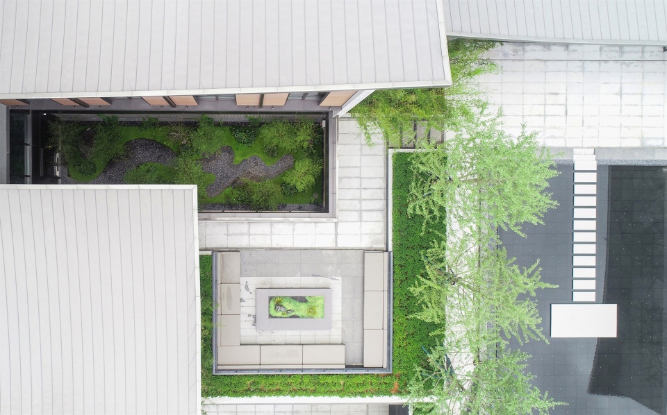 zephyrus art resort hotel by gwp architects