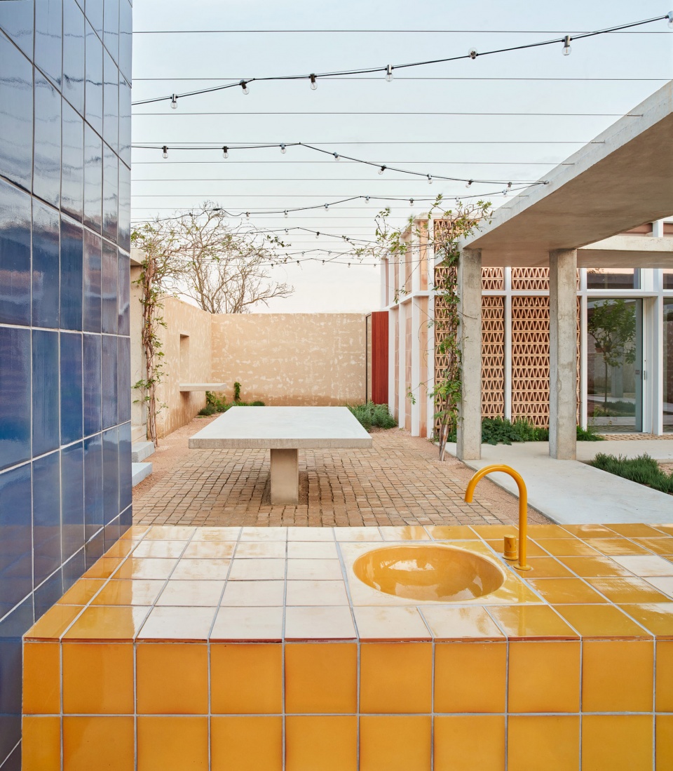 casa tres patis by twobo arquitectura