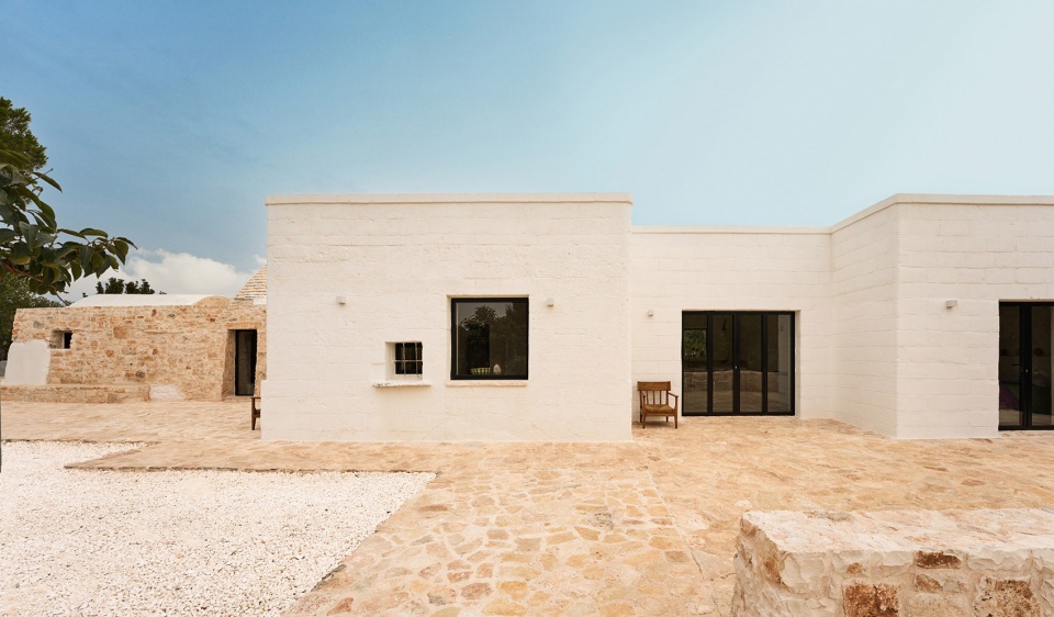 trullo mita by studio8 architects