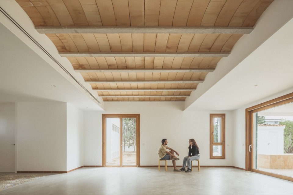 Casa de les Pinetes by MENTRESTANT Arquitectura Cooperativa 3gb