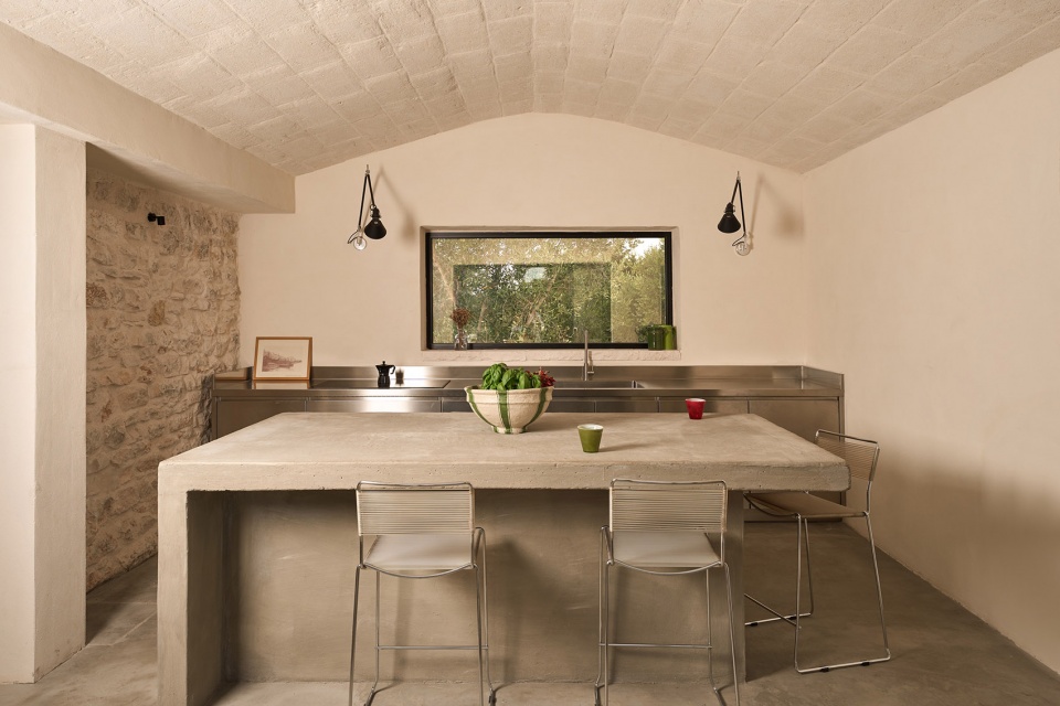 trullo mita by studio8 architects