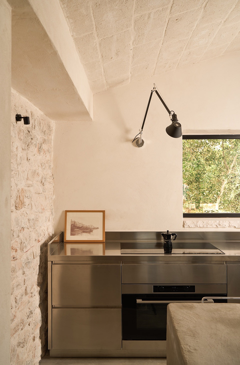 trullo mita by studio8 architects