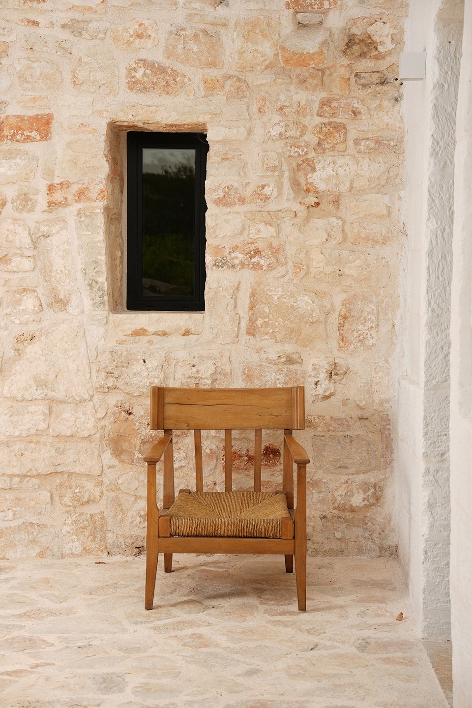 trullo mita by studio8 architects
