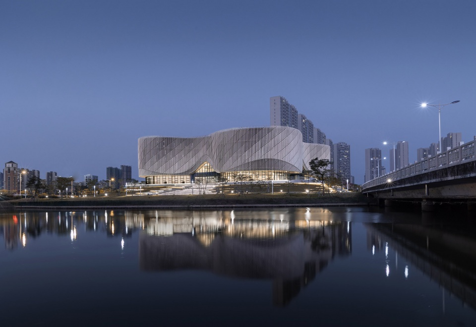 yangjiang cultural center by scut yifang