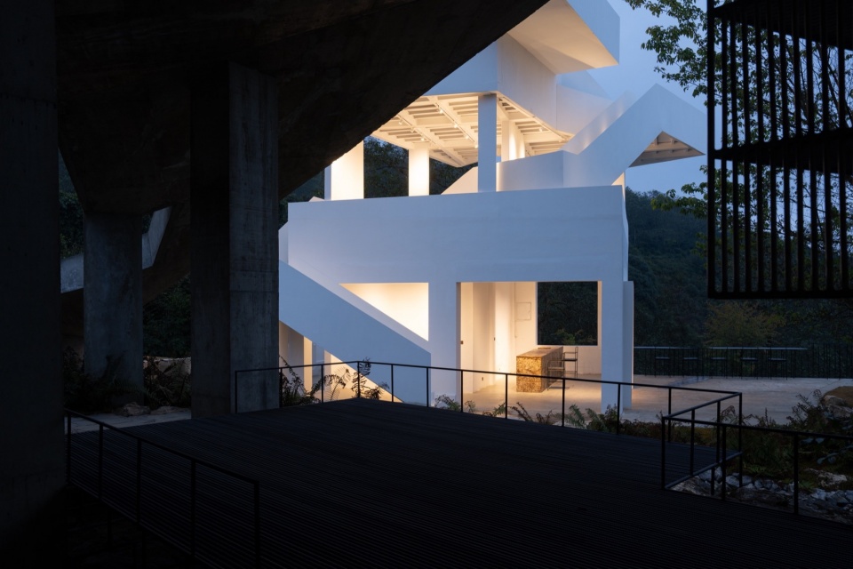 Dali Wuliangshan Flying bird Art Gallery