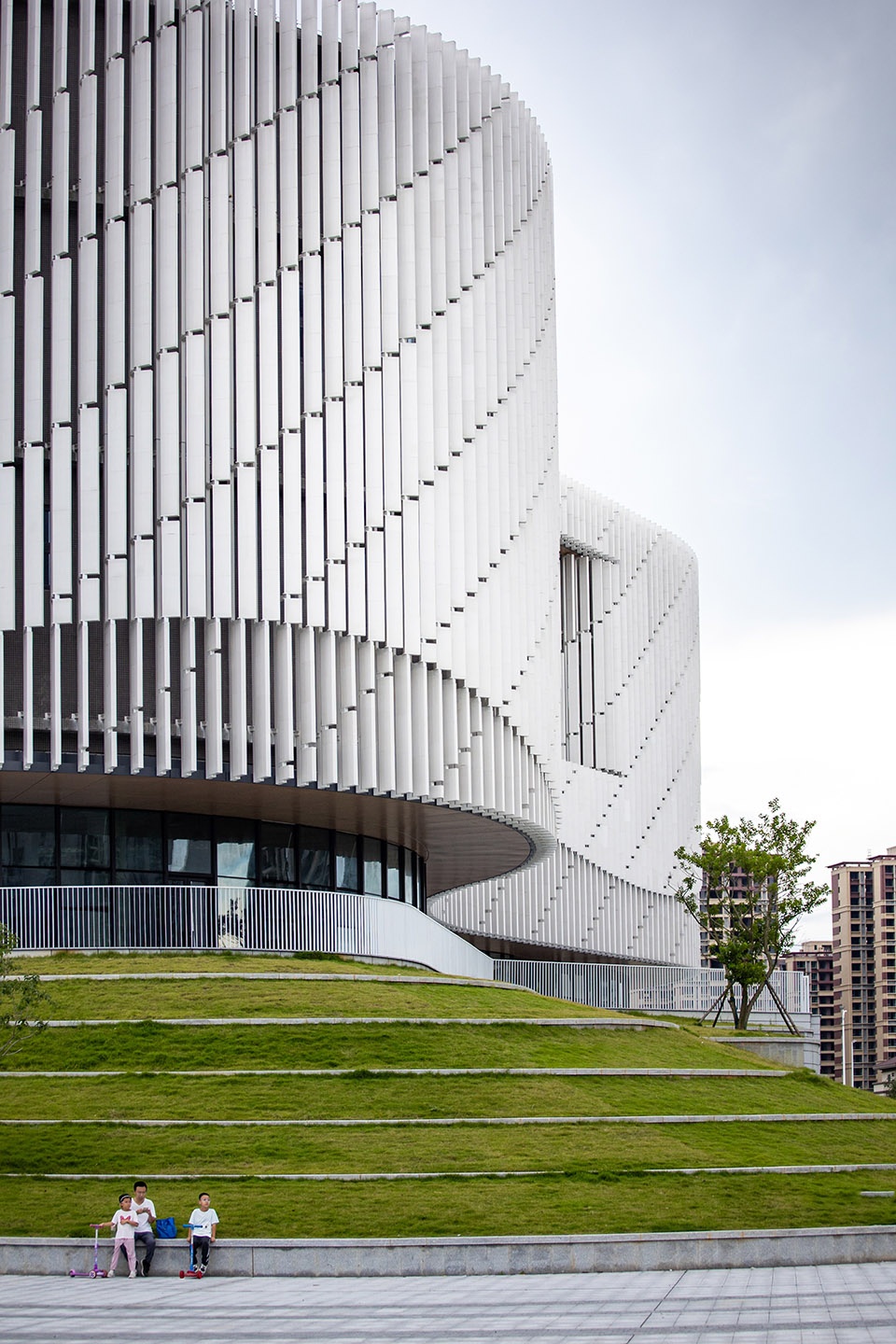 yangjiang cultural center by scut yifang