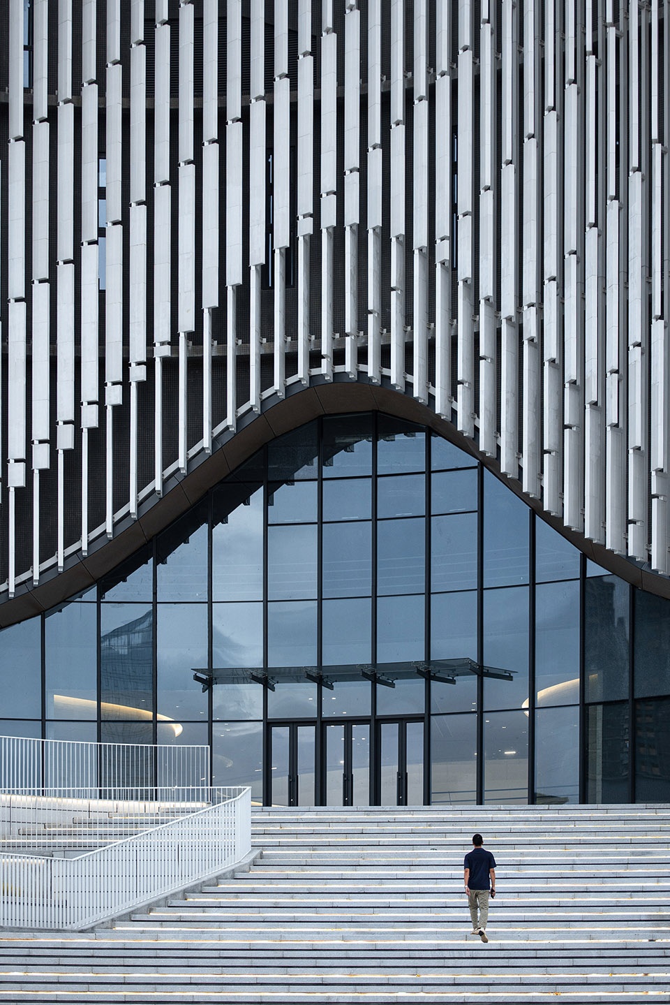 yangjiang cultural center by scut yifang