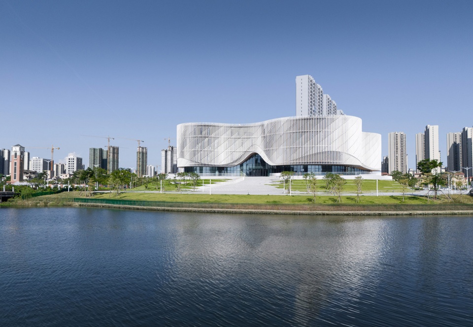 yangjiang cultural center by scut yifang