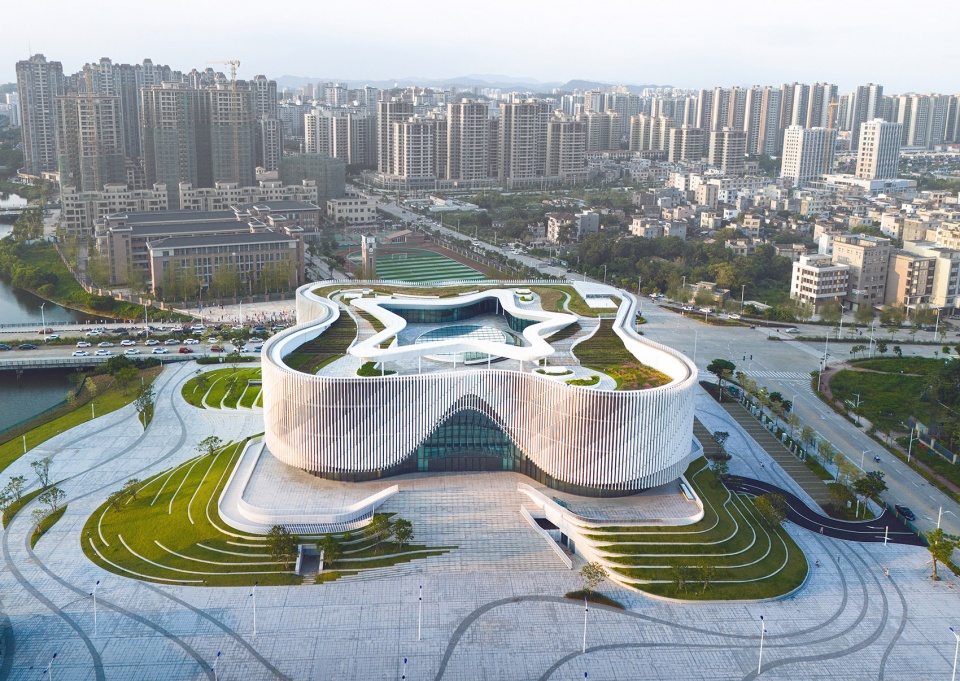 yangjiang cultural center by scut yifang