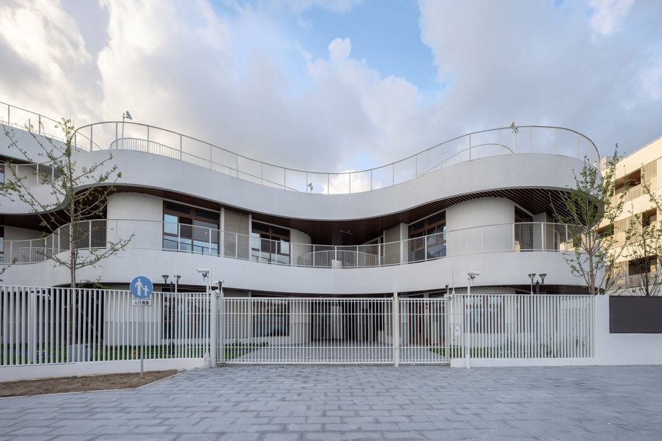 the hetu middle school and the luoshu kindergarten by gom