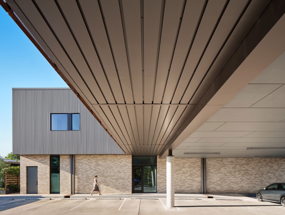 Parkinggarageentrance13476