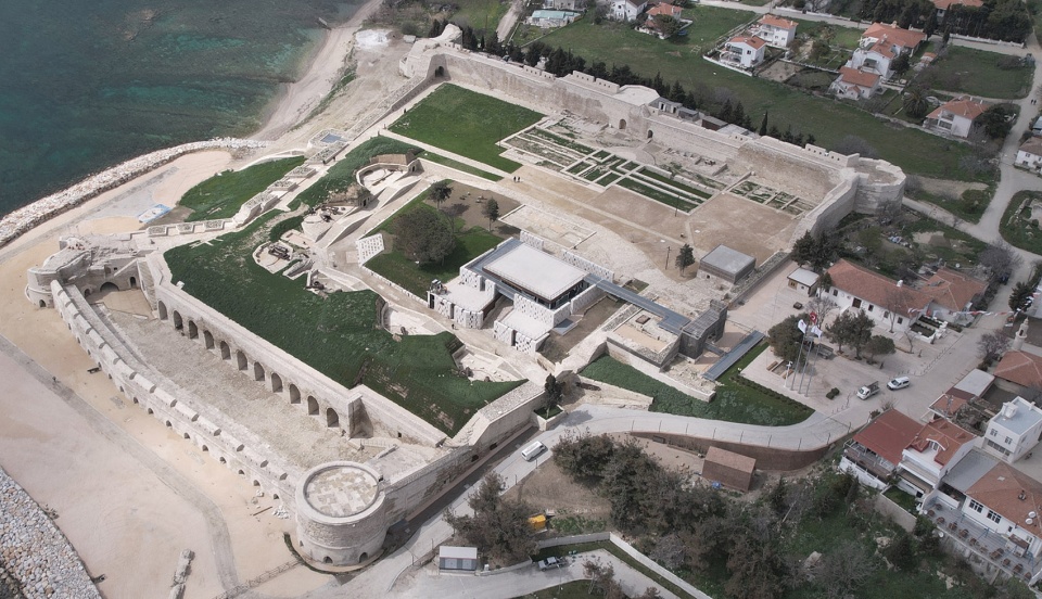 seddulbahir fortress by koop architects