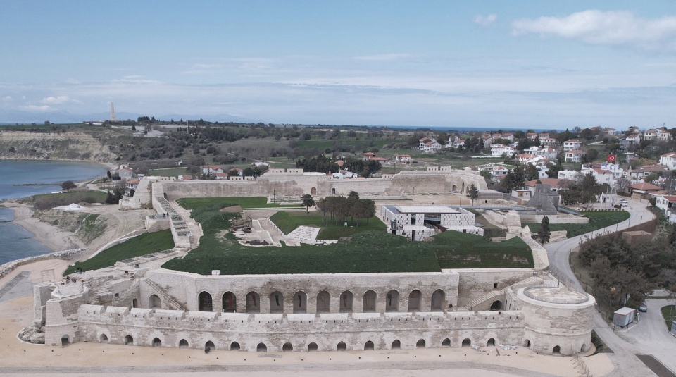 seddulbahir fortress by koop architects