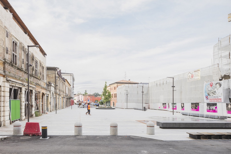 borellini square and palazzo mari by km 429 architecture