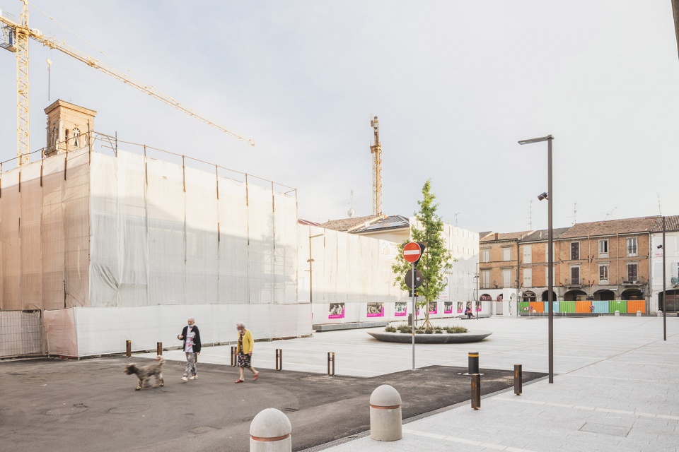 borellini square and palazzo mari by km 429 architecture