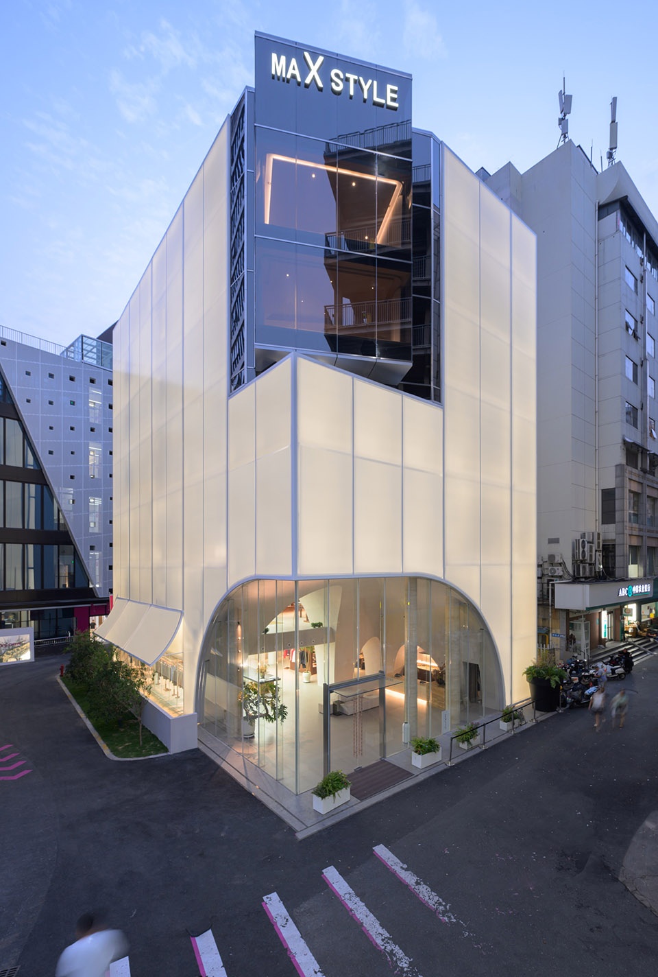 maxstyles sijiqing street flagship store by microcosm design studio