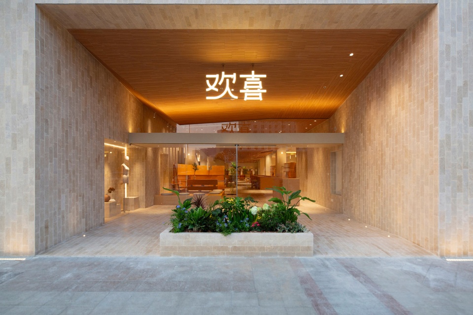 立体的内凹入口灰空间,Three dimensional recessed entrance grey space