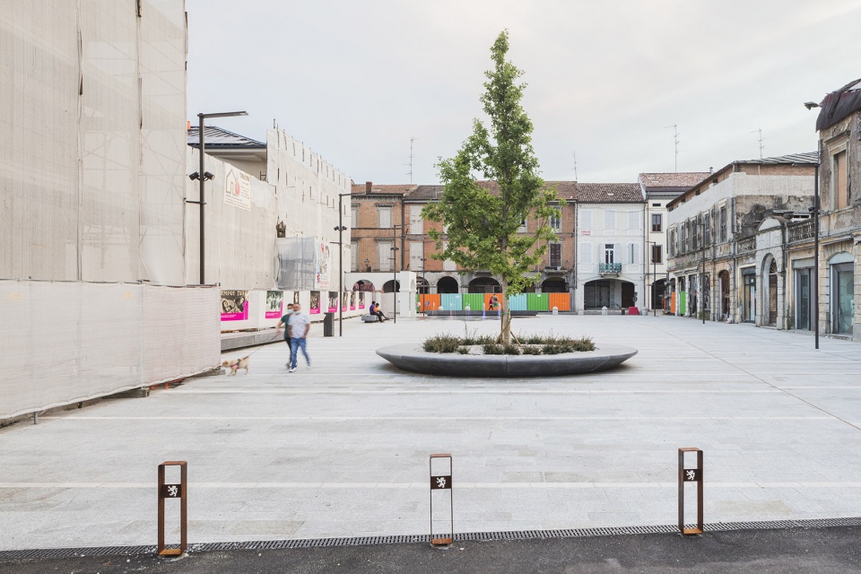 borellini square and palazzo mari by km 429 architecture