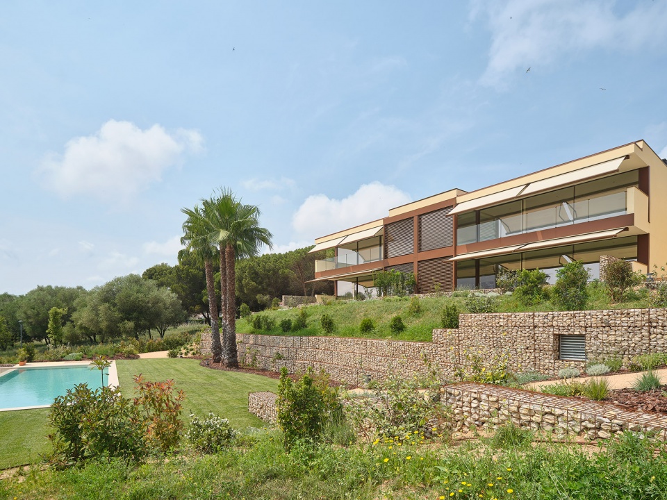 sagaro terrace housing in costa brava by mias architects