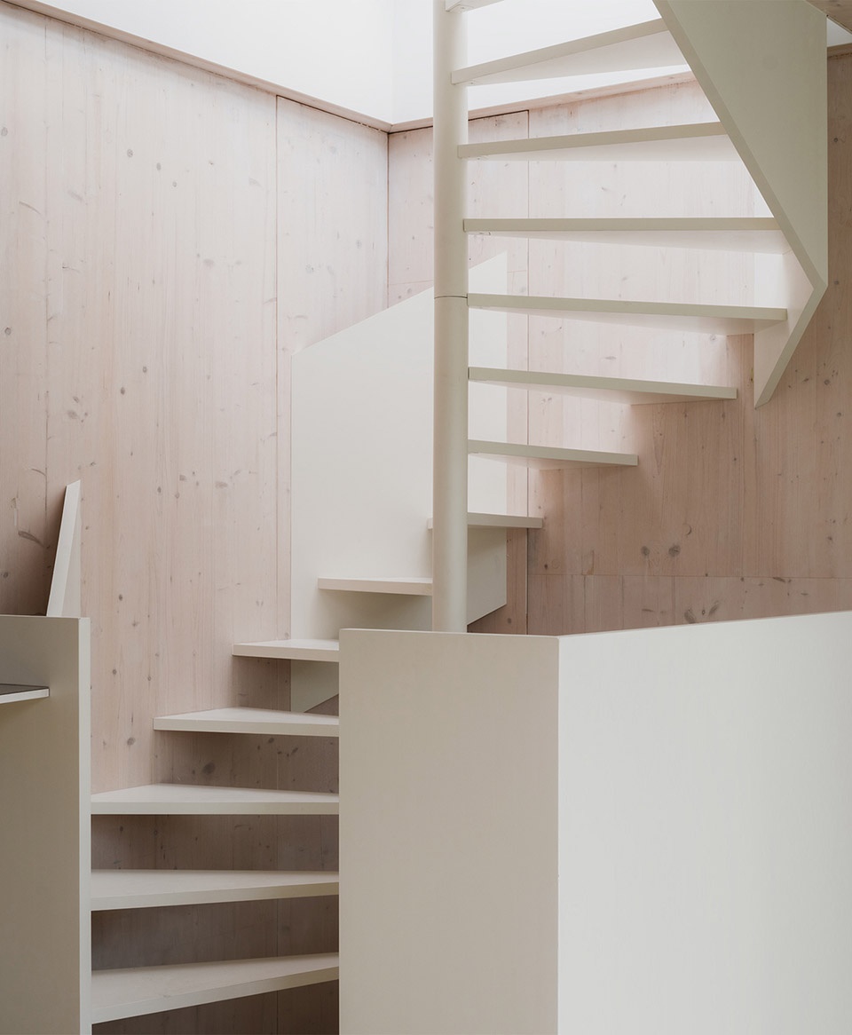 glass brick house by delmulle delmulle architecten