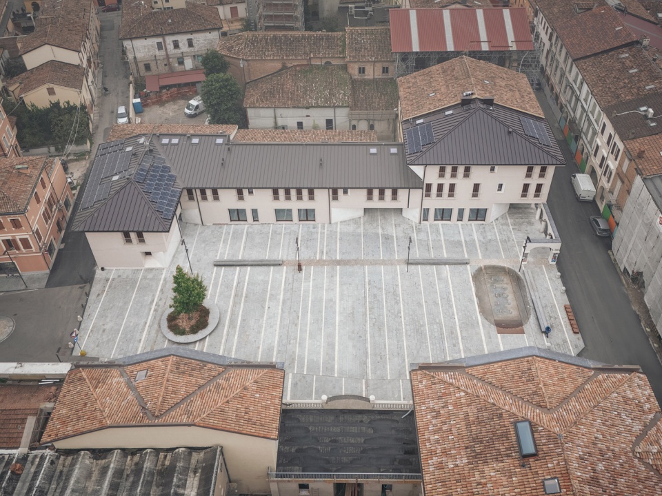 borellini square and palazzo mari by km 429 architecture