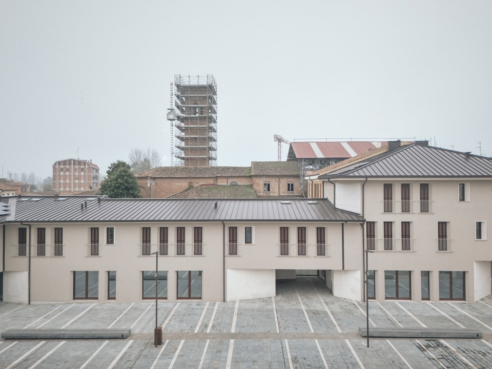 borellini square and palazzo mari by km 429 architecture