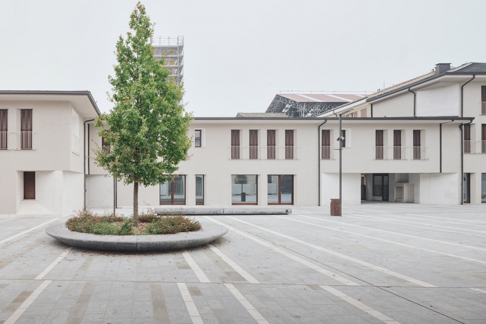 borellini square and palazzo mari by km 429 architecture