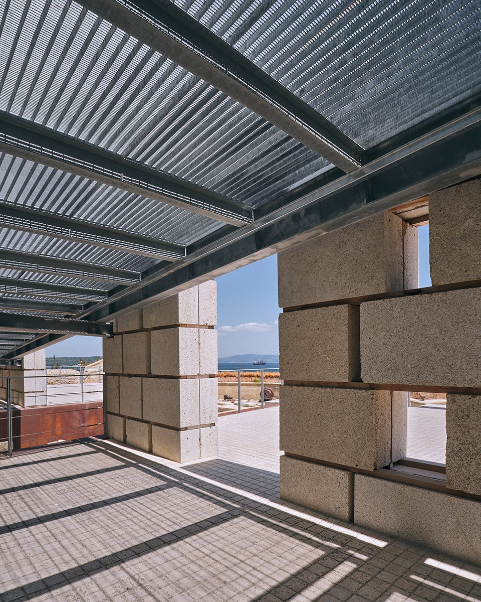 seddulbahir fortress by koop architects
