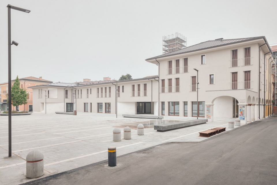 borellini square and palazzo mari by km 429 architecture