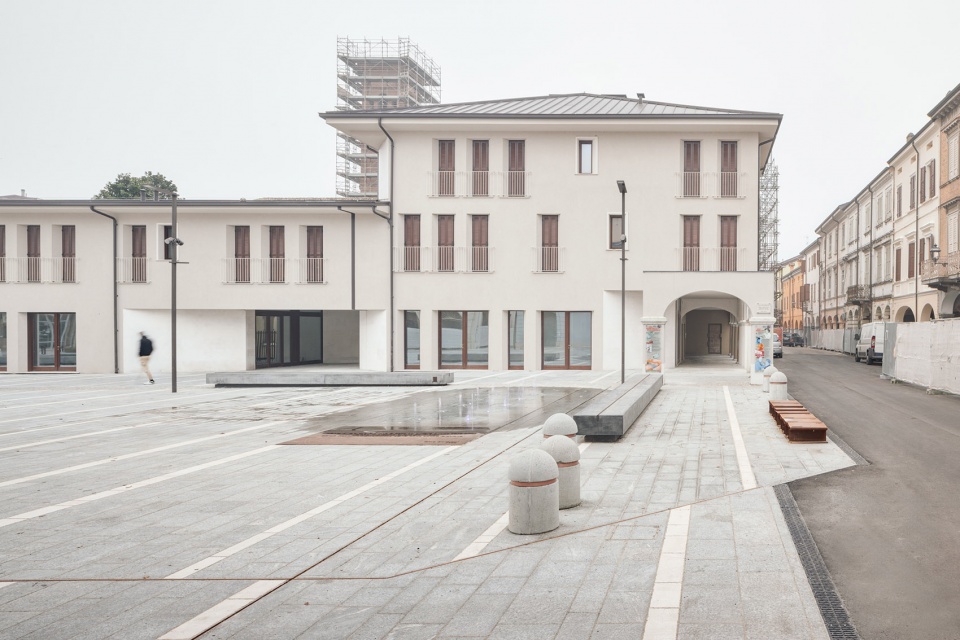 borellini square and palazzo mari by km 429 architecture