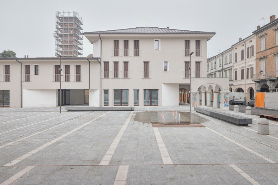 borellini square and palazzo mari by km 429 architecture