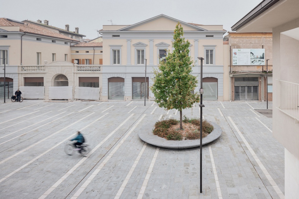 borellini square and palazzo mari by km 429 architecture