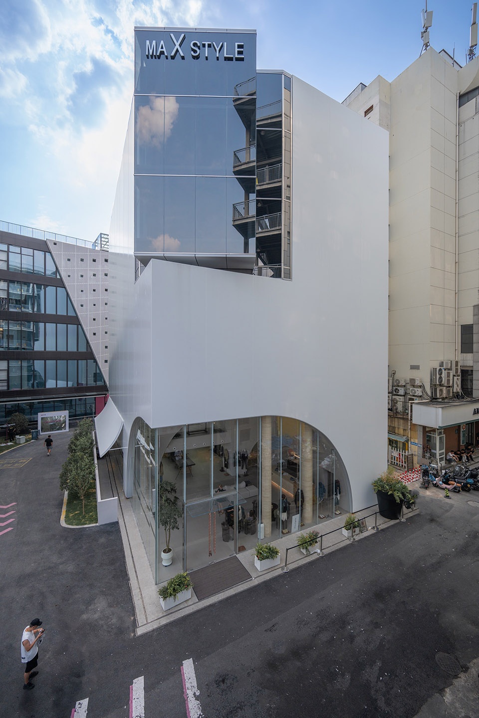 maxstyles sijiqing street flagship store by microcosm design studio