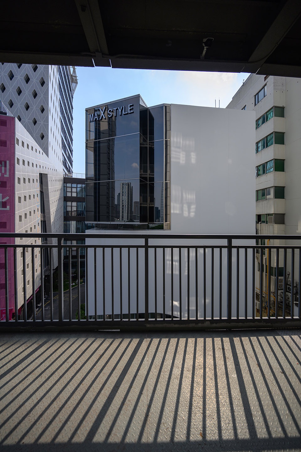 maxstyles sijiqing street flagship store by microcosm design studio