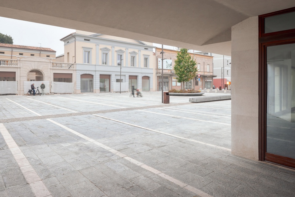borellini square and palazzo mari by km 429 architecture