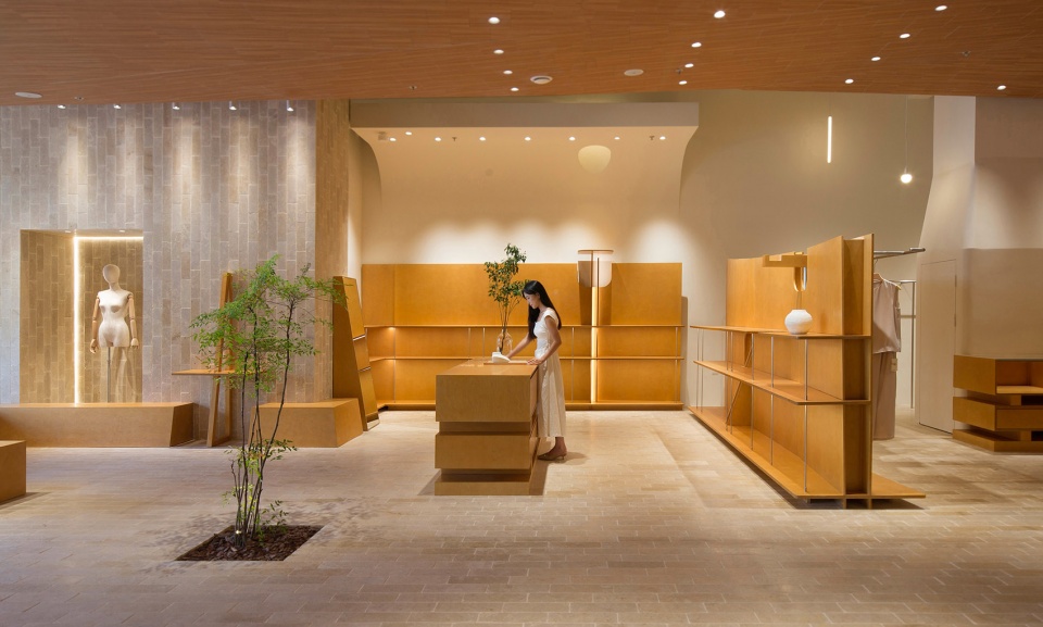 饰品区概览,The hanging decorations create a flowing sense of space