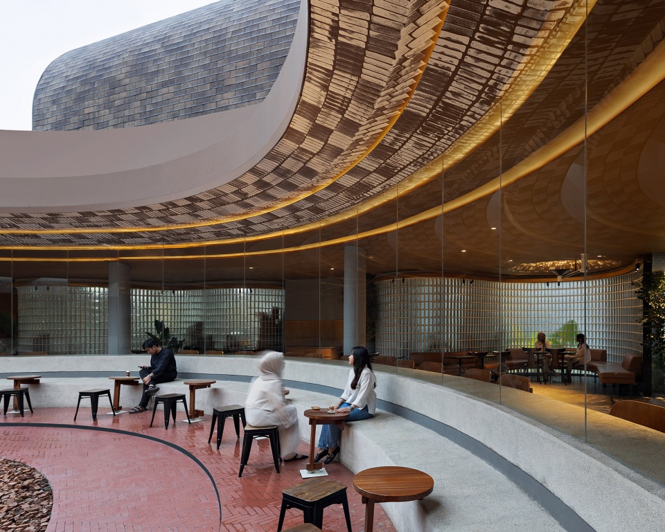 shelters on slope ss garden by radar