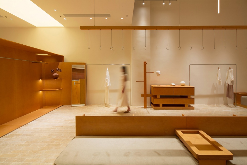 衣物陈列区,Garment Display Area